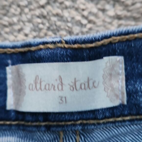 Altar'd State Distressed Relaxed Fit Cropped Jeans Size 31 US 12 - Picture 6 of 6